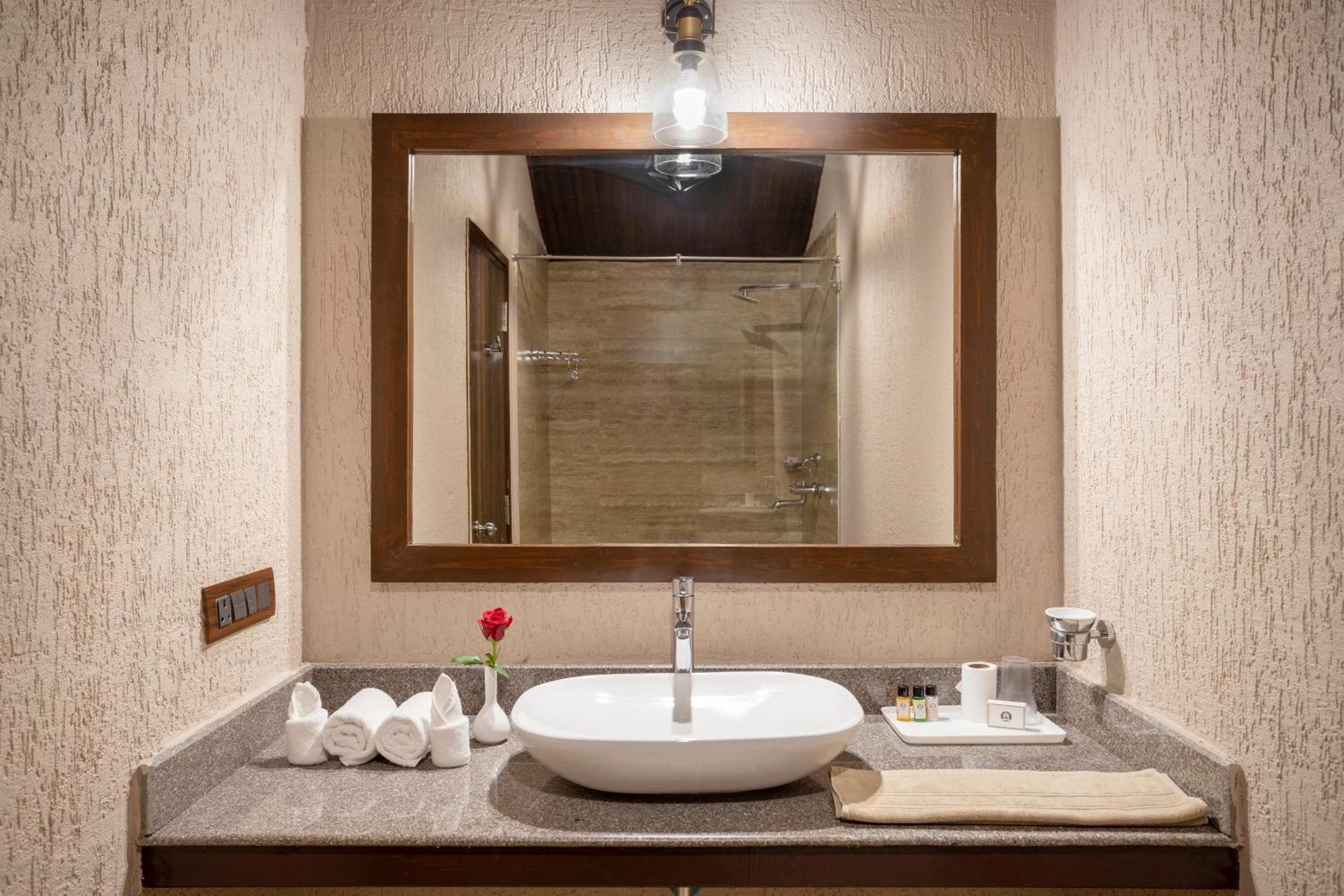 Hotel Stone Wood Premier Gokarna Gokarna  Esterno foto